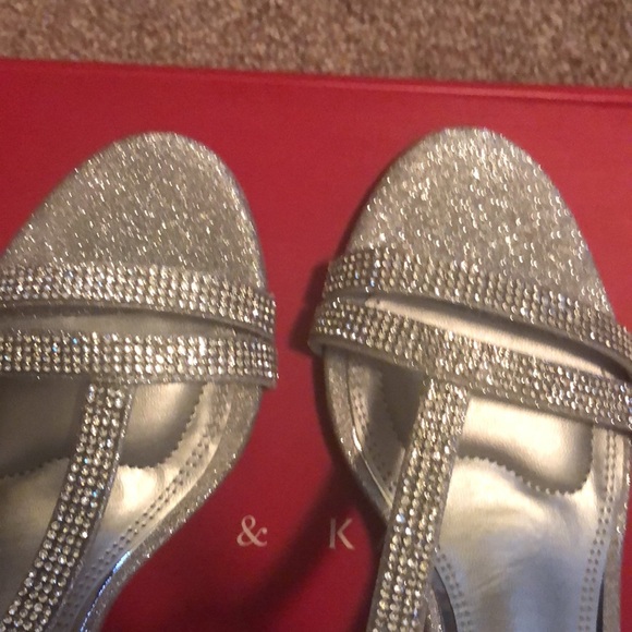 Size 6.5 dressy silver heels - Picture 5 of 5